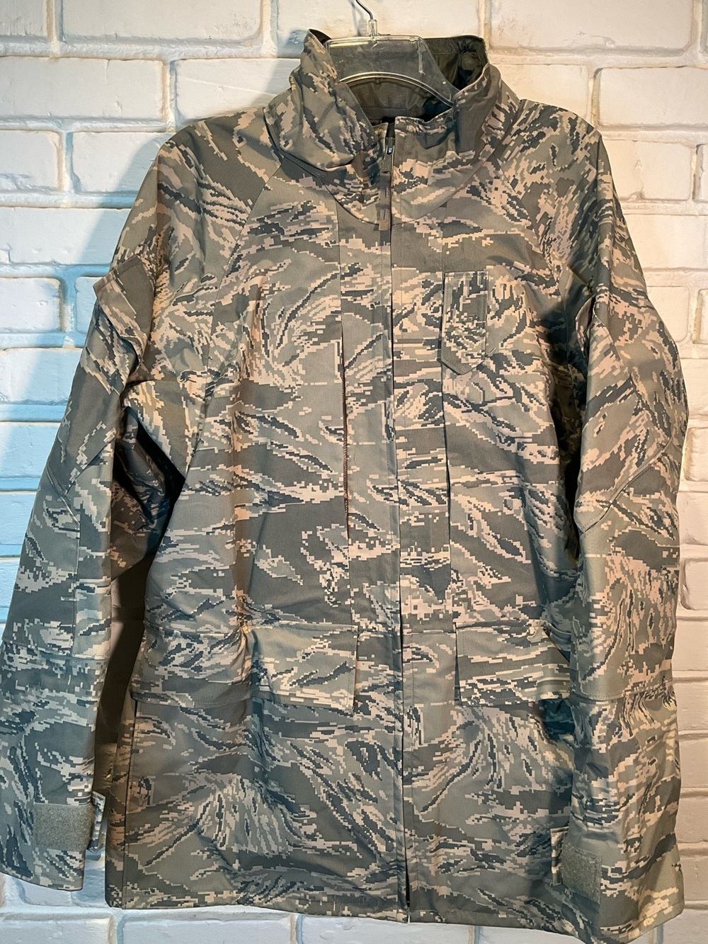 Air Force Gore-Tex Jacket Large Regular ABU Digital Camo Tiger Discontinued